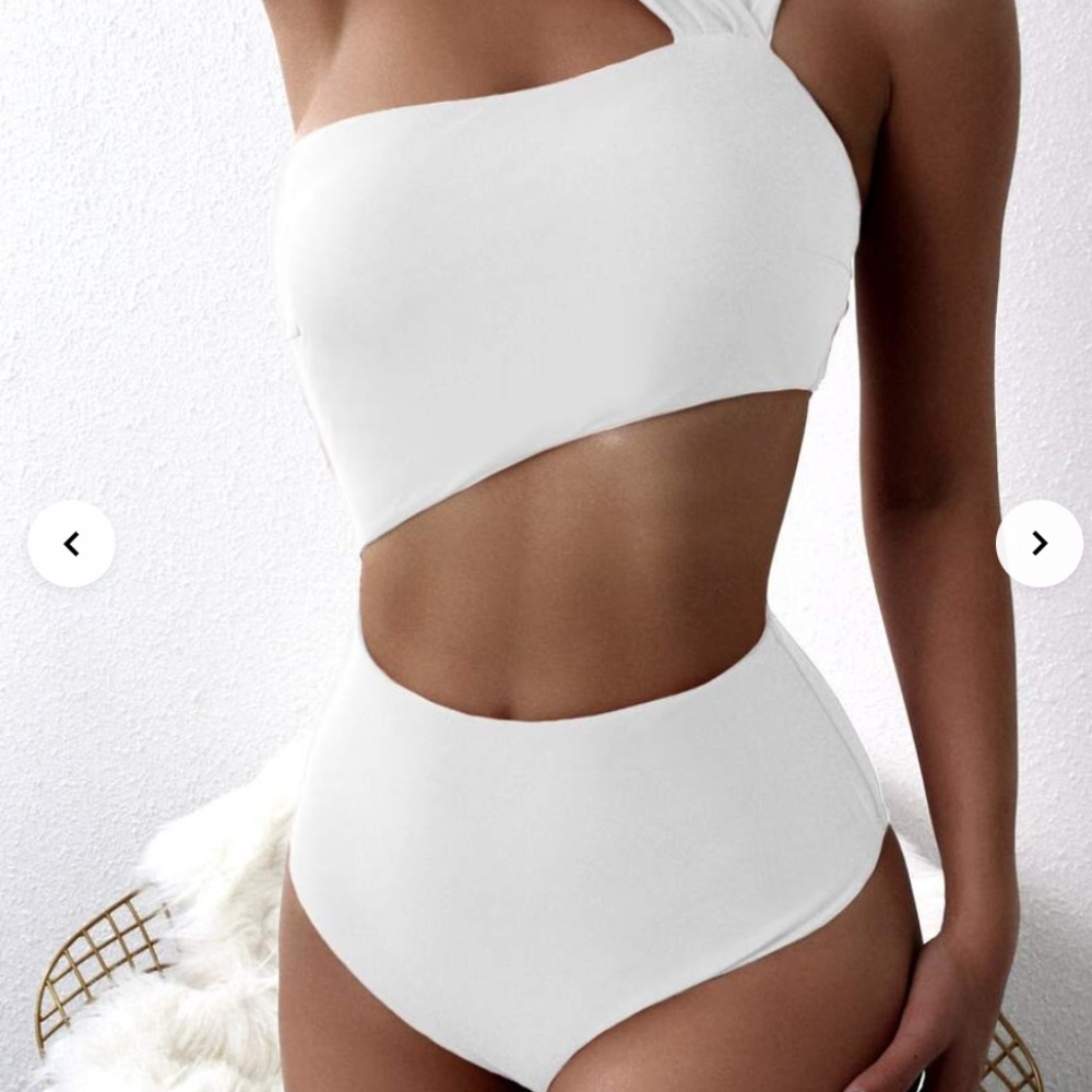 SHEIN Cut Out Waist One Piece Swimsuit